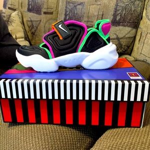 Nike WOMENS Size 8 Sneakers (split toe)